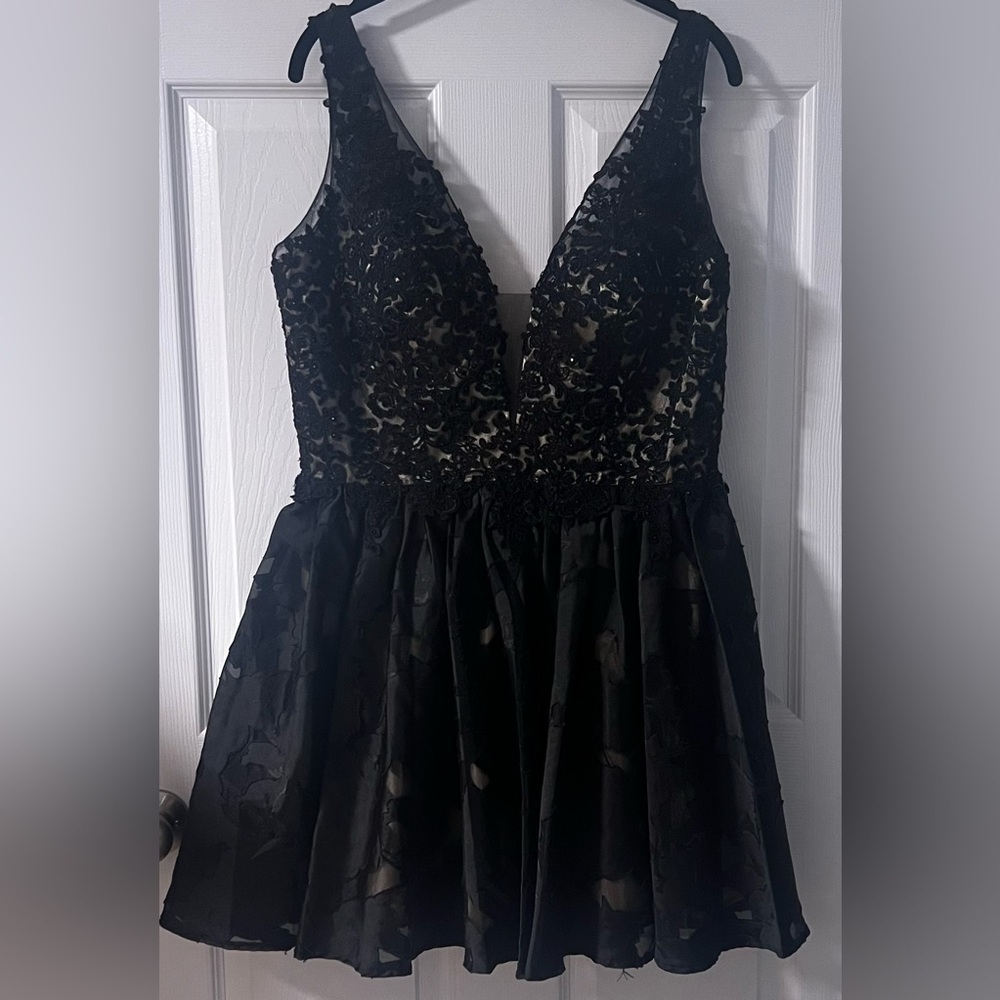 Glamour by Terani Couture Black Mini Cocktail Dress With Cream Lining